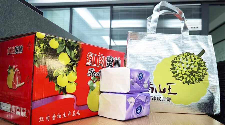 迎中秋 送關懷！金環(huán)電器給員工們派發(fā)中秋禮包