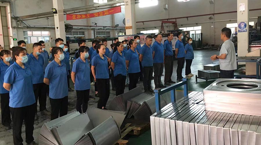 五一放假在即！金環(huán)電器沖壓車間開展早會強(qiáng)調(diào)工作效率
