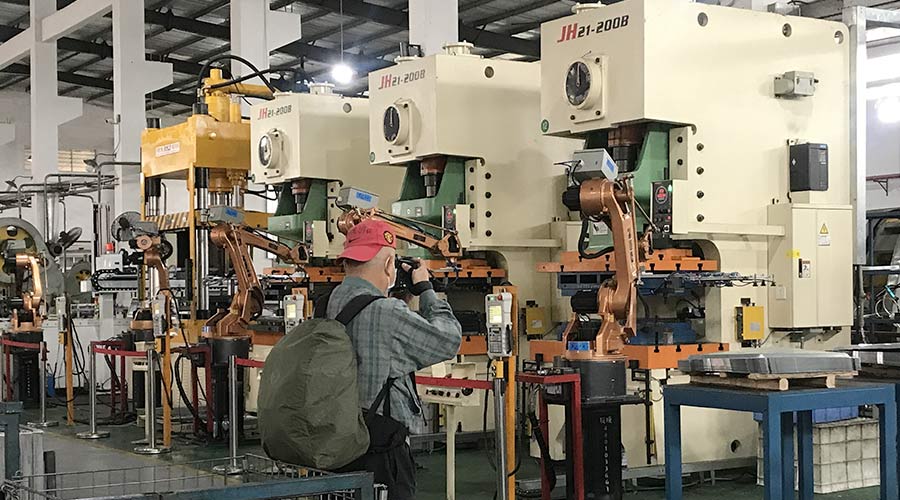 江門市攝影協(xié)會蒞臨金環(huán)電器拍攝交流  用鏡頭見證實力！