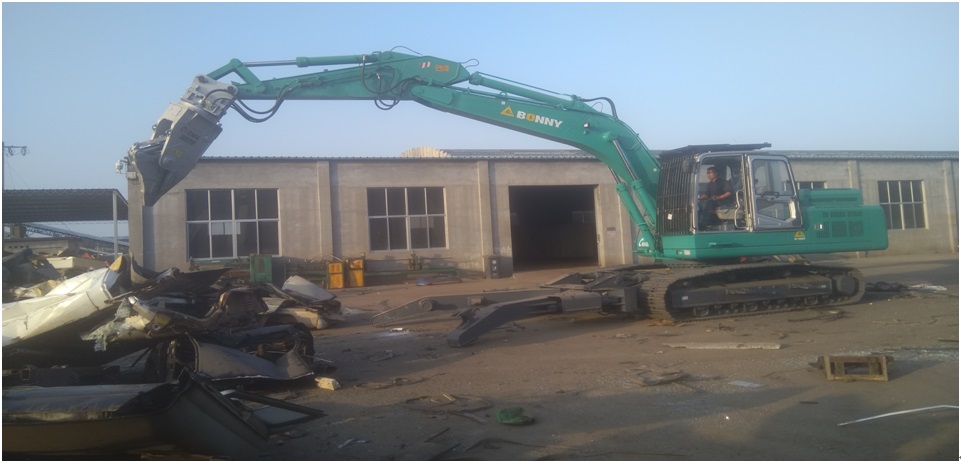 報廢汽車拆解機，電動報廢汽車拆解機.jpg
