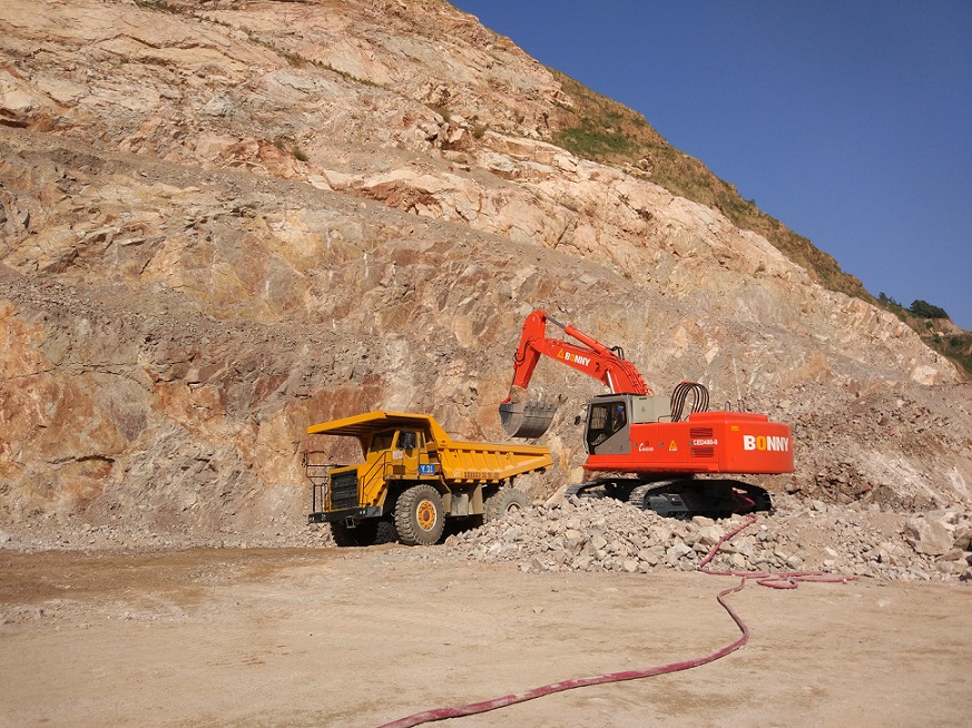 1534916509426315.jpg 電動挖掘機.jpg