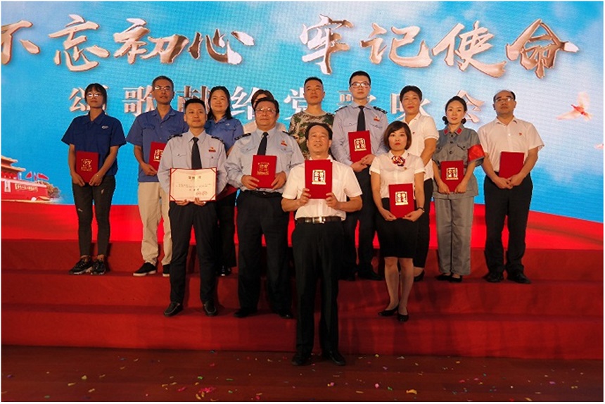 邦立重機獲獎.jpg 邦立重機獲獎.jpg