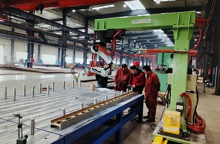 挖掘機(jī)、抓料機(jī)、抓鋼機(jī)、報(bào)廢汽車拆解機(jī)等系列產(chǎn)品加工機(jī)器人工作站