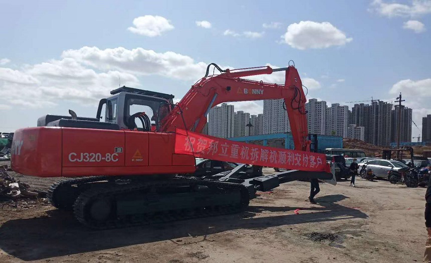 報(bào)廢汽車拆解機(jī).jpg 報(bào)廢汽車拆解機(jī).jpg