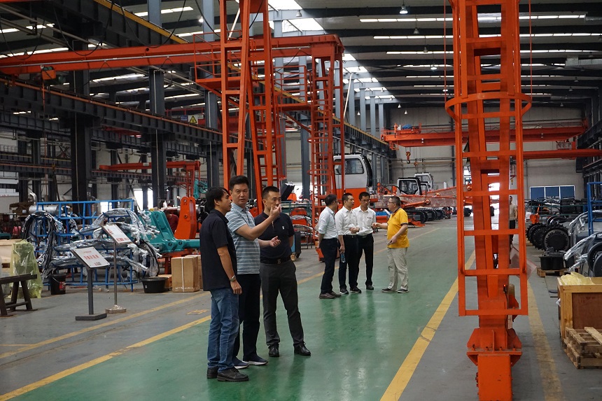 設(shè)備現(xiàn)場技術(shù)交流.jpg 設(shè)備現(xiàn)場技術(shù)交流.jpg