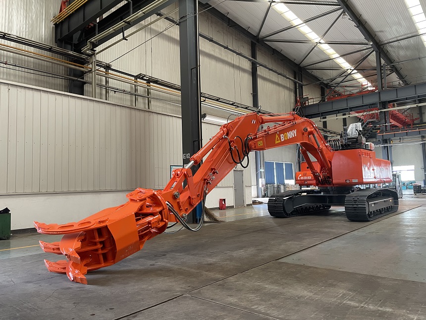 抓鋼機.jpg 抓鋼機.jpg