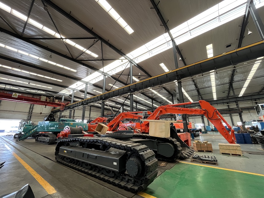 報廢汽車拆解機.jpg 報廢汽車拆解機.jpg