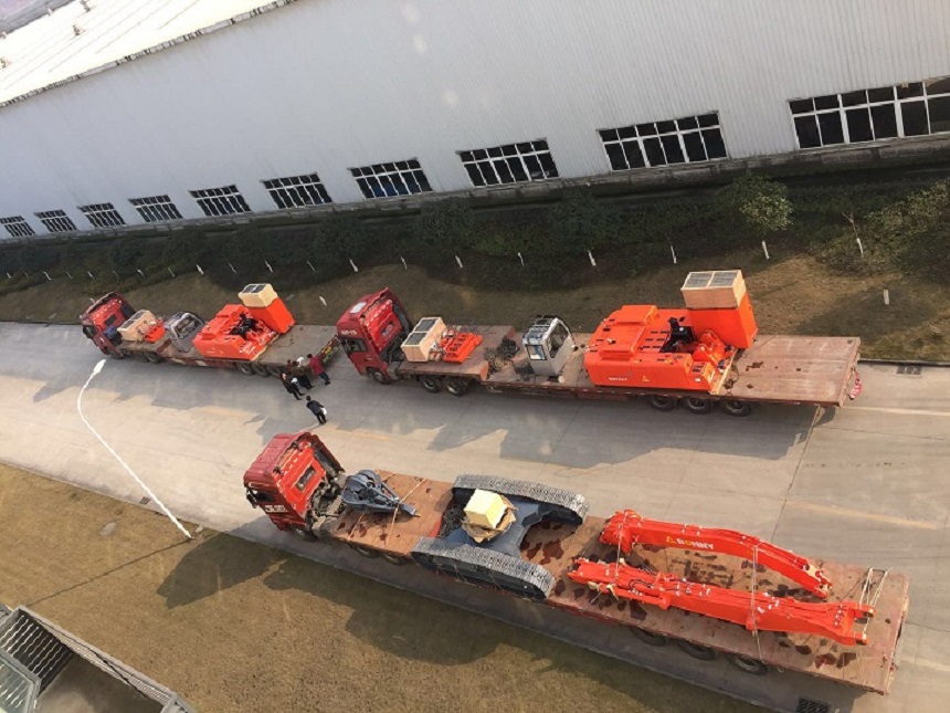 邦立重機發(fā)車現(xiàn)場.jpg 邦立重機發(fā)車現(xiàn)場.jpg