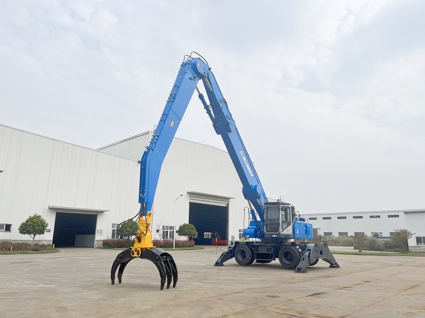 雙動力抓鋼機(jī).jpg 雙動力抓鋼機(jī).jpg