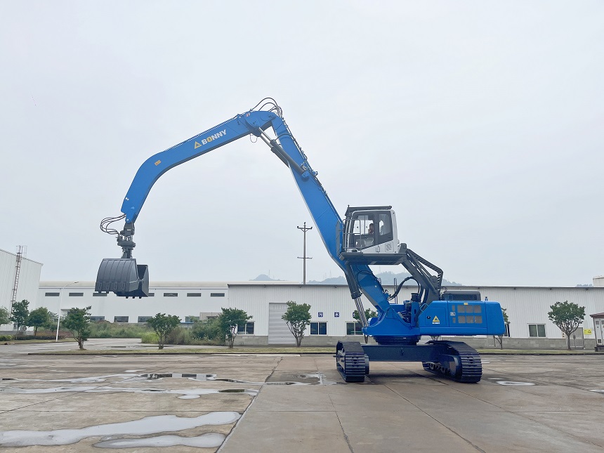 雙動力抓鋼機(jī).jpg 雙動力抓鋼機(jī).jpg