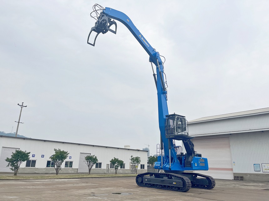 雙動力抓鋼機(jī).jpg 雙動力抓鋼機(jī).jpg