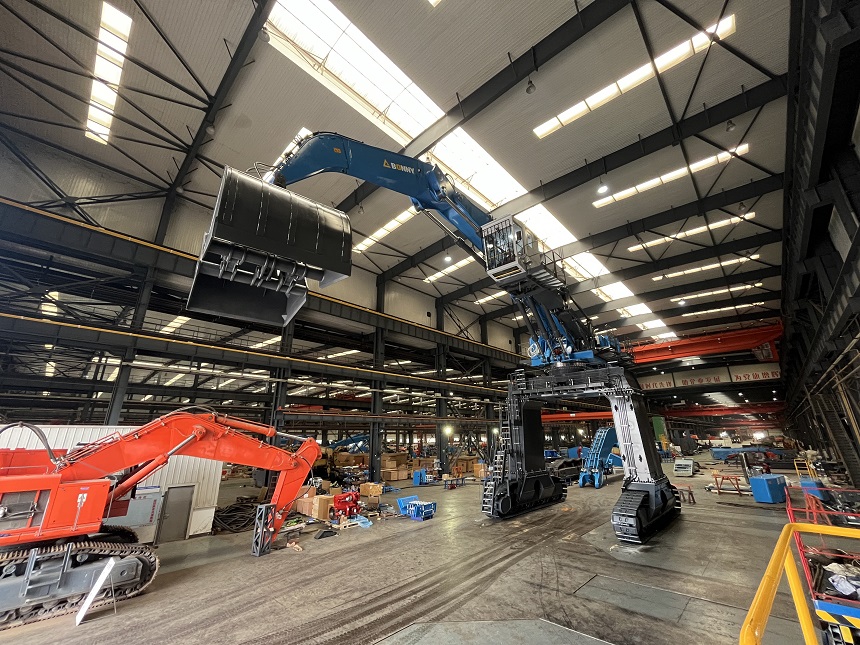 門座式抓料機(jī).jpg 門座式抓料機(jī).jpg