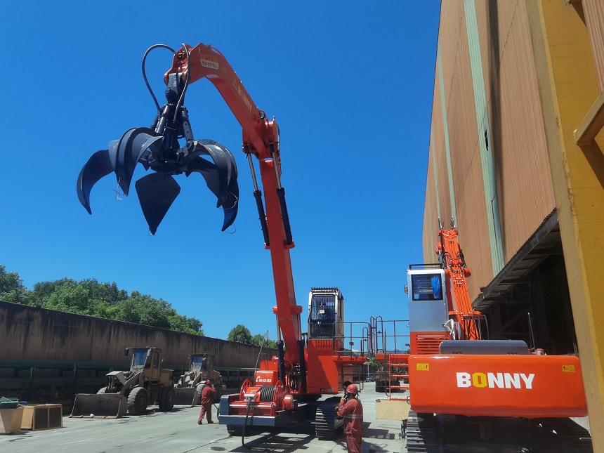 抓料機.jpg 抓料機.jpg